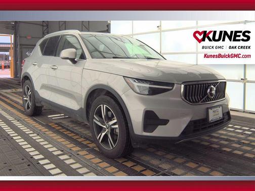 2024 Volvo XC40 B5 Core