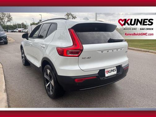 2024 Volvo XC40 B5 Core