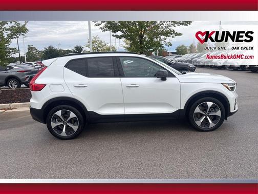 2024 Volvo XC40 B5 Core