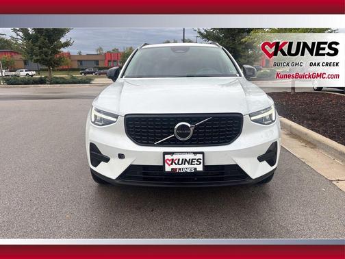 2024 Volvo XC40 B5 Core