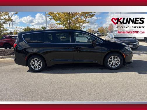 2024 Chrysler Voyager LX