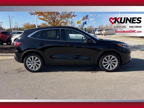 2022 Ford Escape Titanium