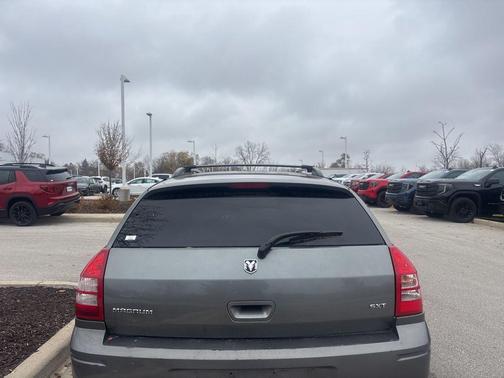 2005 Dodge Magnum SE