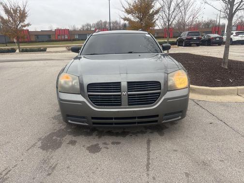 2005 Dodge Magnum SE