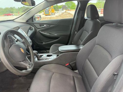 Summit White 2023 Chevrolet Malibu FWD 1LT