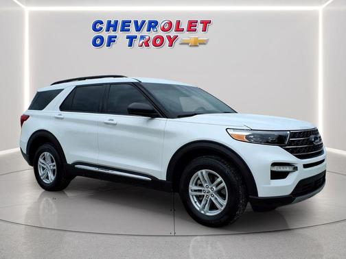 Oxford White 2021 Ford Explorer XLT
