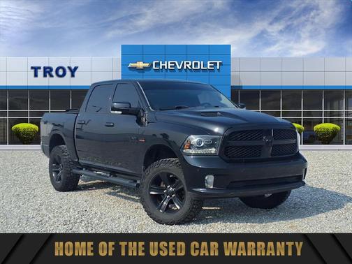 2017 RAM 1500 Night Crew Cab 4x4 5'7' Box
