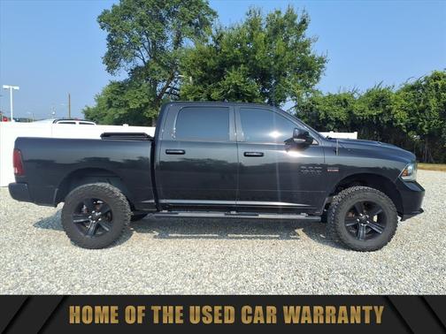 2017 RAM 1500 Night Crew Cab 4x4 5'7' Box