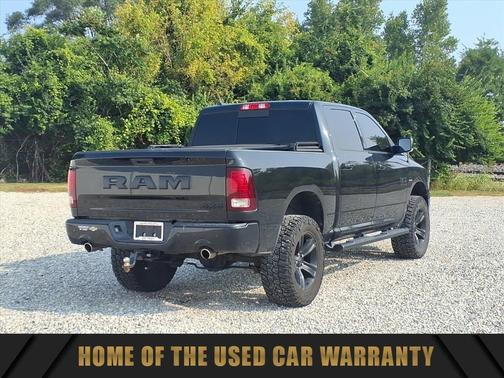 2017 RAM 1500 Night Crew Cab 4x4 5'7' Box