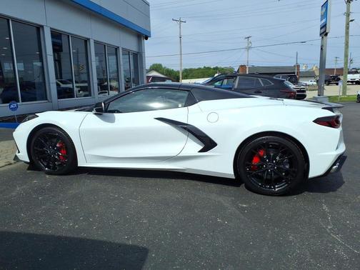 Arctic White 2026 Chevrolet Corvette Stingray w/2LT