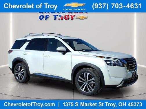Everest White Pearl Tricoat 2025 Nissan Pathfinder Platinum 4WD