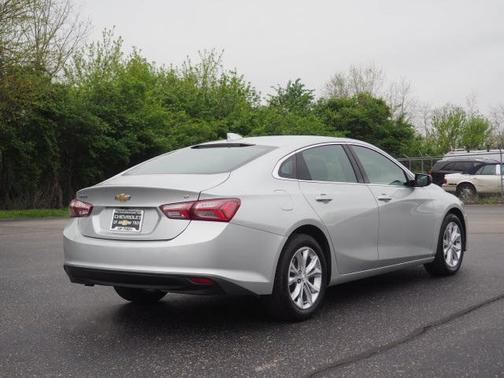 Photo 3 of 28 of 2020 Chevrolet Malibu LT