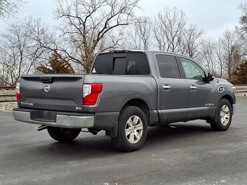 2017 Nissan Titan SV