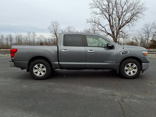 2017 Nissan Titan SV