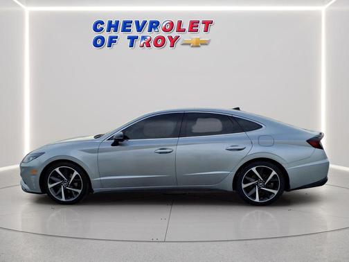 Shimmering Silver Pearl 2022 Hyundai SONATA SEL Plus