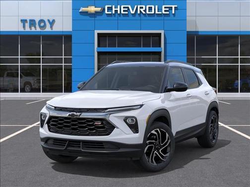 Iridescent Pearl Tricoat 2026 Chevrolet Trailblazer RS