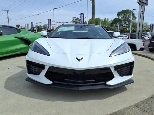 Arctic White 2026 Chevrolet Corvette Stingray w/1LT
