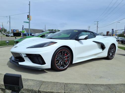 Arctic White 2026 Chevrolet Corvette Stingray w/1LT