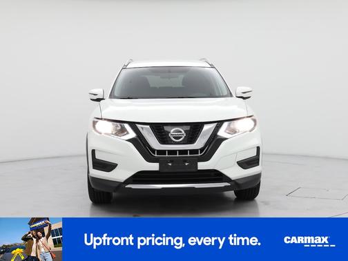 White 2017 Nissan Rogue SV