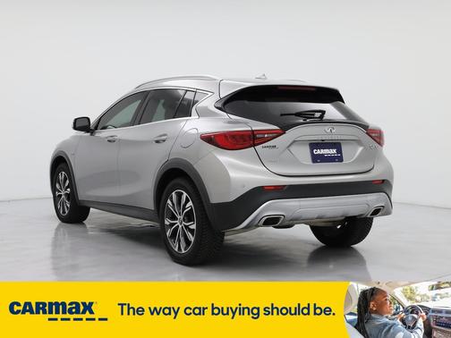 2017 INFINITI QX30 Premium