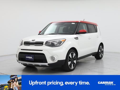White 2017 Kia Soul +