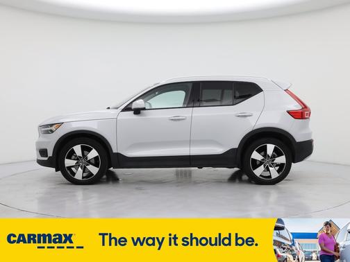 2021 Volvo XC40 T5 Momentum