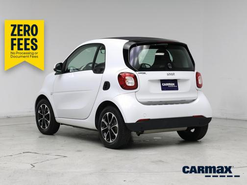 White 2017 smart ForTwo Passion