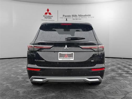 2026 Mitsubishi Outlander SE