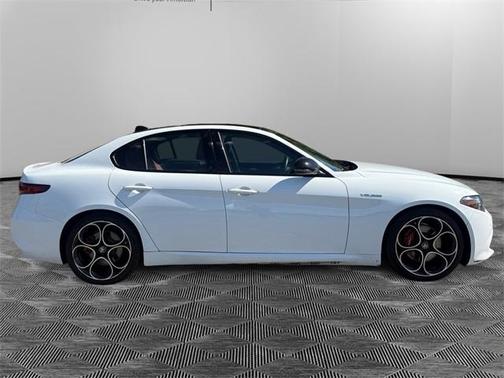 2022 Alfa Romeo Giulia Veloce