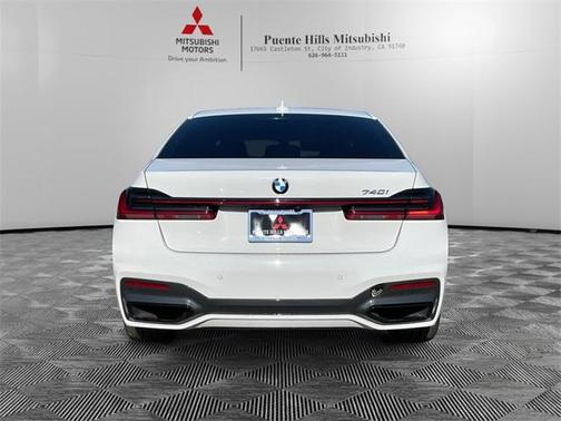 2022 BMW 740 i