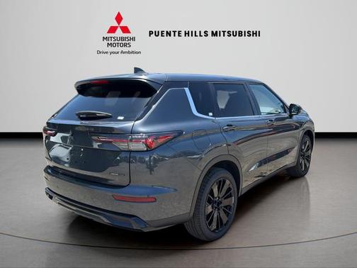 2026 Mitsubishi Outlander LE