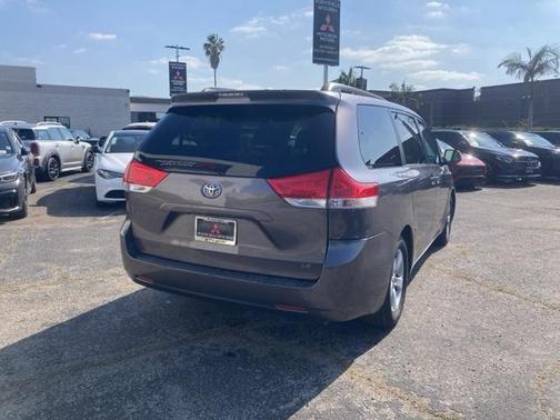 2011 Toyota Sienna LE
