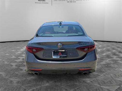 2021 Alfa Romeo Giulia Base