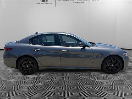 2021 Alfa Romeo Giulia Base