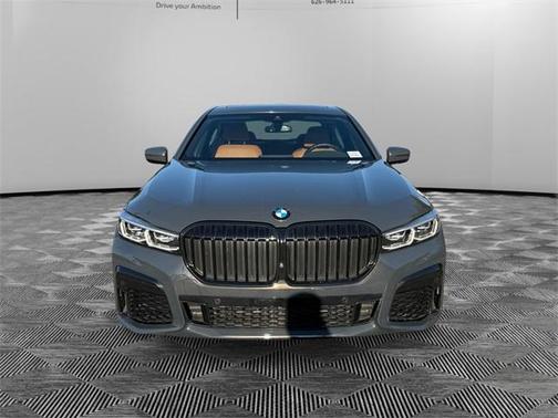 2022 BMW 740 i