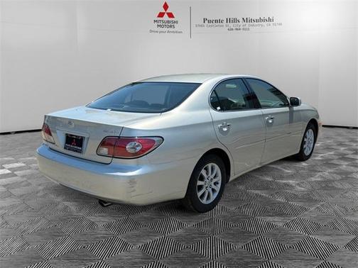 2004 Lexus ES 330 Base (A5)