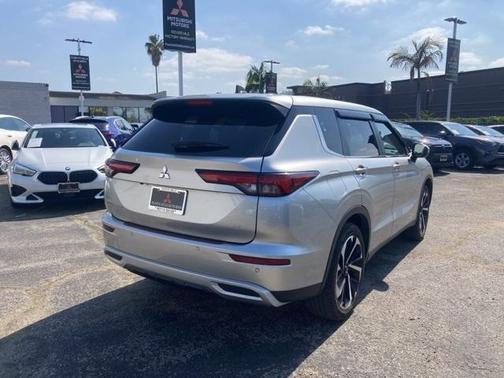 2022 Mitsubishi Outlander SE