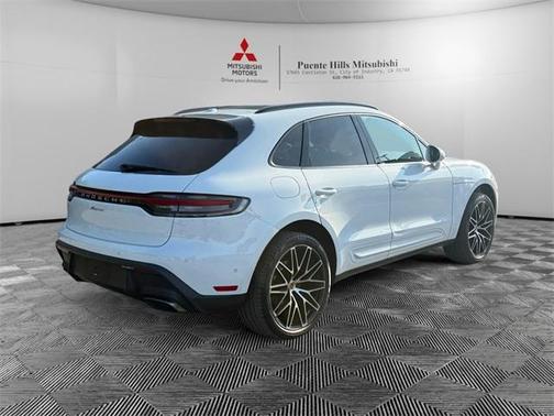 2023 Porsche Macan Base