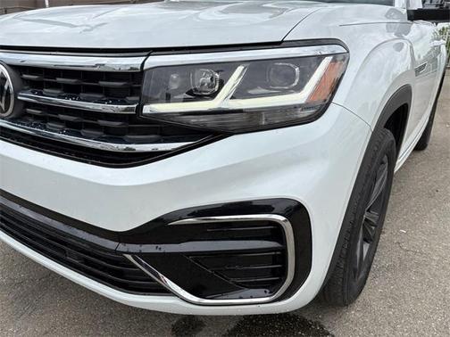 2022 Volkswagen Atlas Cross Sport 2.0T SEL R-Line
