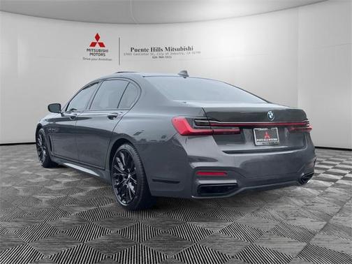 2022 BMW 740 i