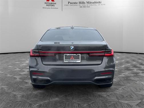 2022 BMW 740 i