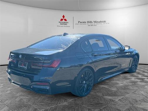 2022 BMW 740 i