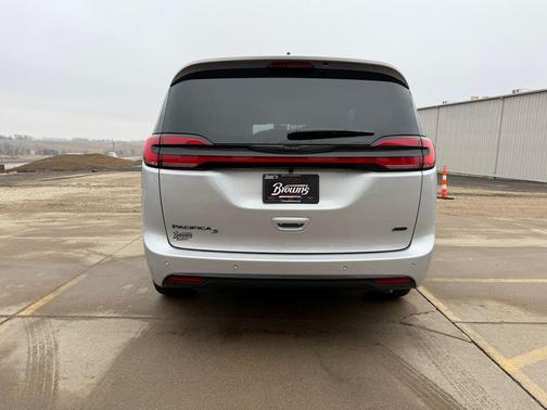 2026 Chrysler Pacifica L