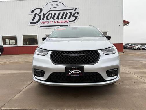 2026 Chrysler Pacifica L