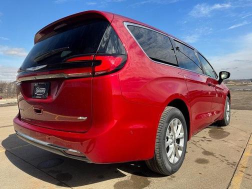 2025 Chrysler Pacifica L