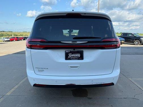 2026 Chrysler Pacifica L
