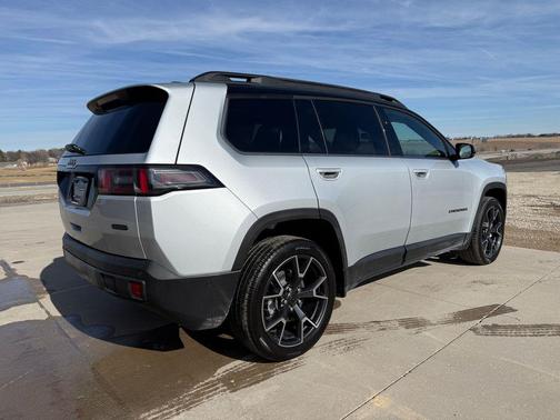 2026 Jeep Cherokee Overland