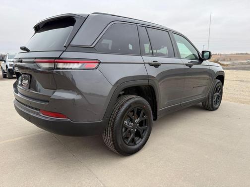 2026 Jeep Grand Cherokee Altitude