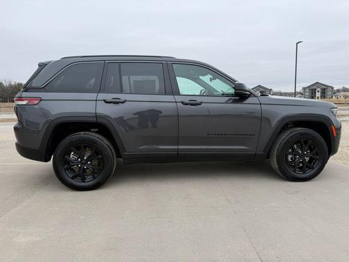2026 Jeep Grand Cherokee Altitude