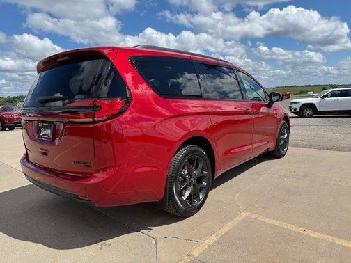 2026 Chrysler Pacifica Limited